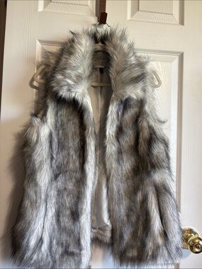 White House Black Market Faux Fur Vest in Gray and Silver Tones